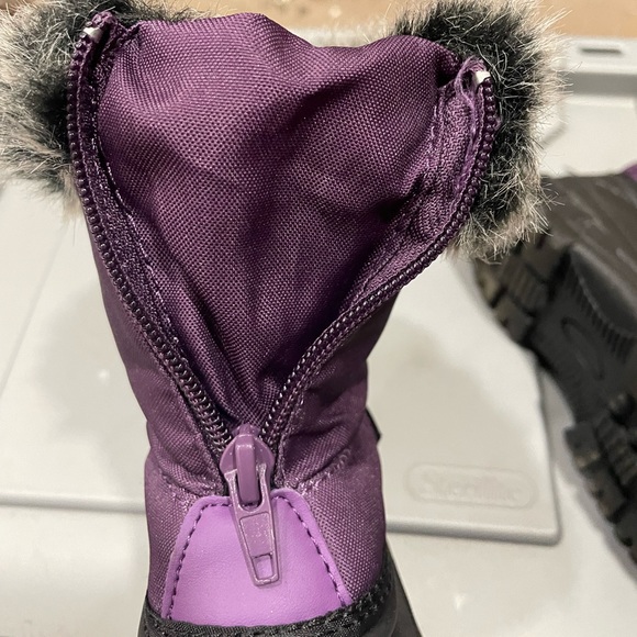 Girls Snow ❄️ Boots 🥾, Purple and Black, Faux Fur, Size 8T or 10T, Light Use - Picture 8 of 8